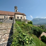 Moretton Andrea - la chiesa di san pietro domina la piana di lamon